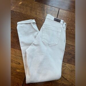 NWOT Hollister Women's  Curvy High-Rise Mom  Cream Jeans